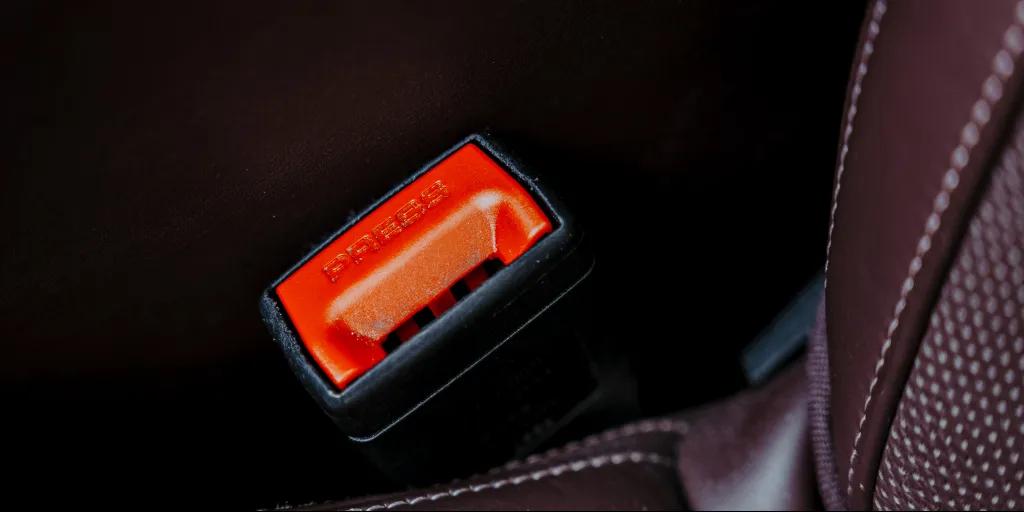 Rear Center Seatbelt Warning