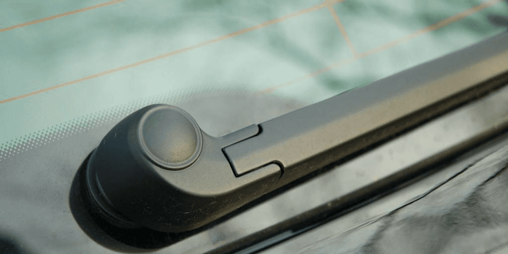 Rear Wiper with Front Wiper Interval