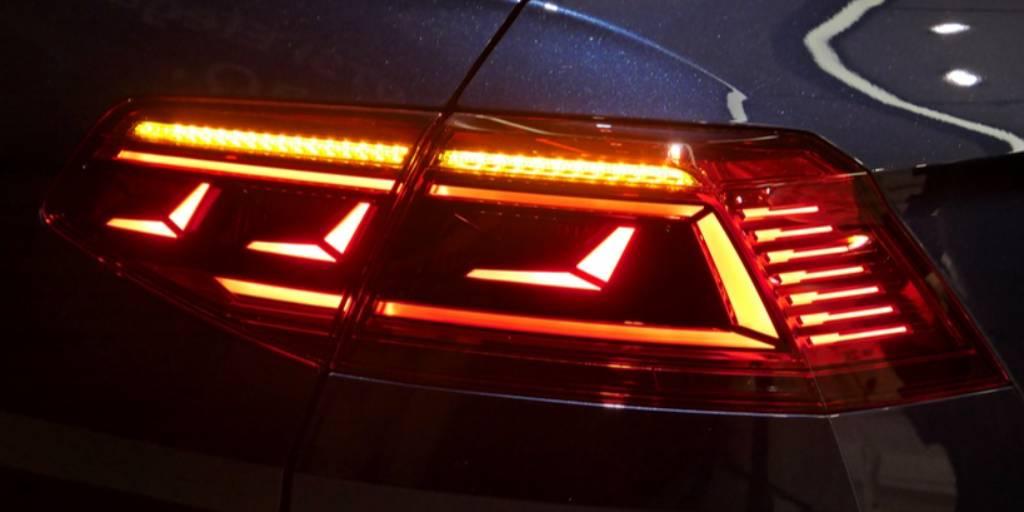 Dynamic Turn Signal IQ Light